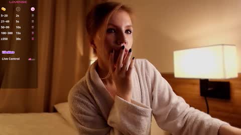 VICTORIA online show from 11/17/25, 01:22