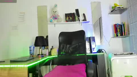 Snapshot of 1sweetvaleria1 chatting on 05/19/26, 01:56 1sweetvaleria1 online show from 05/19/26, 01:56