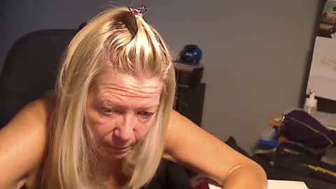 Susan online show from 12/10/24, 03:22