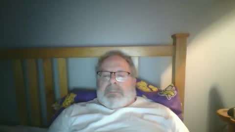 Snapshot of 2003dynawideglide chatting on 02/15/26, 10:17 2003dynawideglide online show from 02/15/26, 10:17