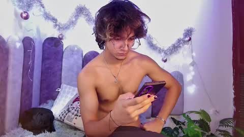 Snapshot of 2006_tgn chatting on 11/30/25, 06:01 2006_tgn online show from 11/30/25, 06:01