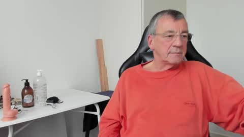 Henk online show from 12/29/24, 01:28