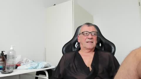 Henk online show from 01/17/25, 01:46