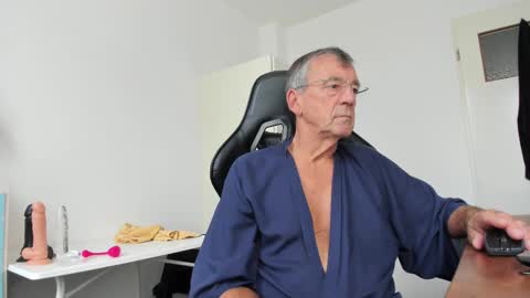 Henk online show from 10/16/25, 10:27