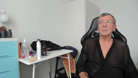 Henk online show from 12/14/25, 12:21