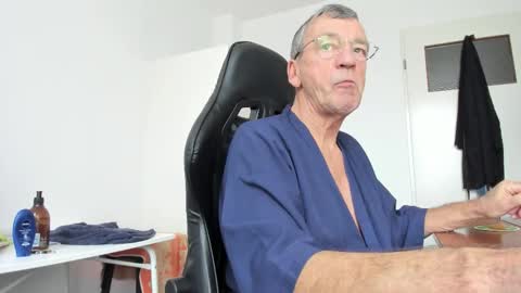 Henk online show from 12/17/25, 10:43