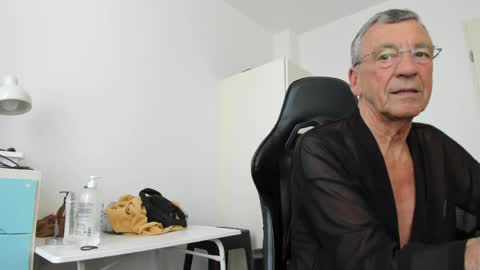 Henk online show from 04/22/26, 03:24