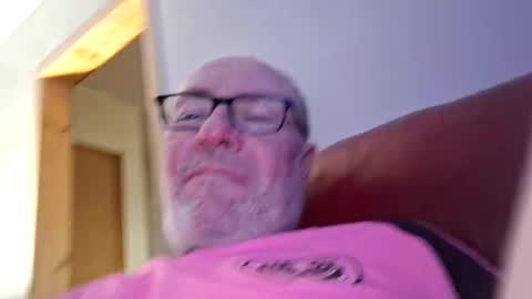 Snapshot of 211scudder chatting on 10/27/25, 05:50 211skoosh online show from 10/27/25, 05:50