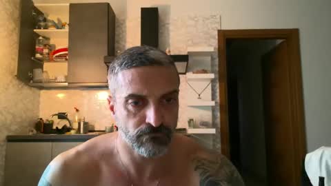 Snapshot of 22colin22 chatting on 01/02/25, 02:57 Nik online show from 01/02/25, 02:57