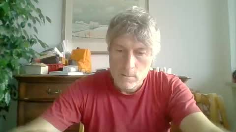 22esserre online show from 10/04/25, 04:16