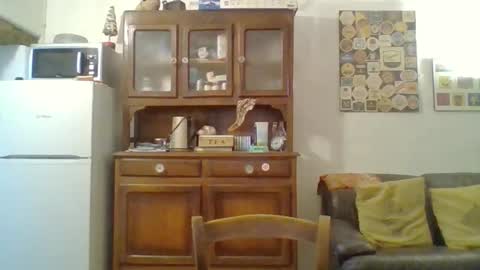 22esserre online show from 10/31/25, 03:02