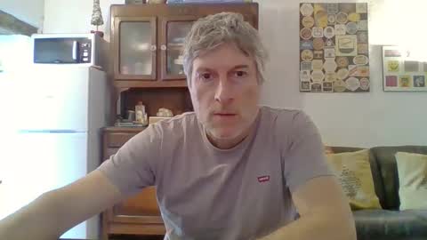 Snapshot of 22esserre chatting on 04/29/26, 10:52 22esserre online show from 04/29/26, 10:52