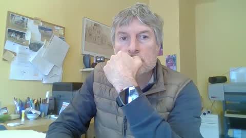 Snapshot of 22esserre chatting on 05/14/26, 01:07 22esserre online show from 05/14/26, 01:07