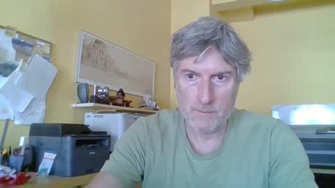 Snapshot of 22esserre chatting on 05/26/26, 10:33 22esserre online show from 05/26/26, 10:33