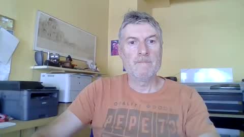 Snapshot of 22esserre chatting on 06/09/26, 09:54 22esserre online show from 06/09/26, 09:54