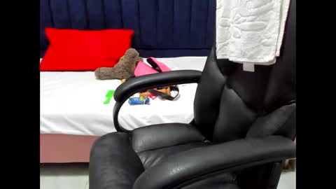 Isabella online show from 02/28/25, 11:36