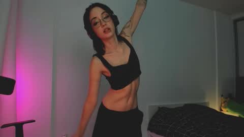 Snapshot of 2b_ chatting on 11/02/25, 03:42 Sasha weekend from 14 to 27 November online show from 11/02/25, 03:42