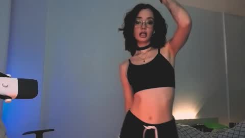 Snapshot of 2b_ chatting on 01/08/26, 04:04 Sasha weekend from 14 to 27 November online show from 01/08/26, 04:04