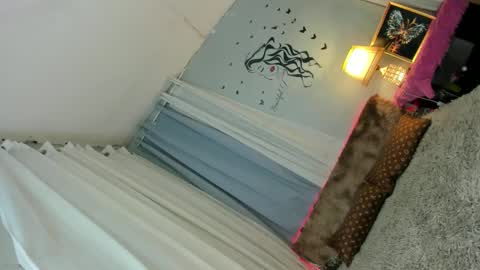 Snapshot of 2damnh0t_slut chatting on 12/21/24, 12:09 haduki online show from 12/21/24, 12:09