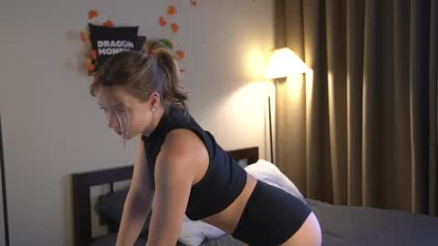 Snapshot of 2girls_1dream chatting on 10/08/25, 07:50 Elley  online show from 10/08/25, 07:50