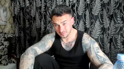 Snapshot of 2sexymuscles chatting on 03/27/26, 08:52 2sexymuscles online show from 03/27/26, 08:52
