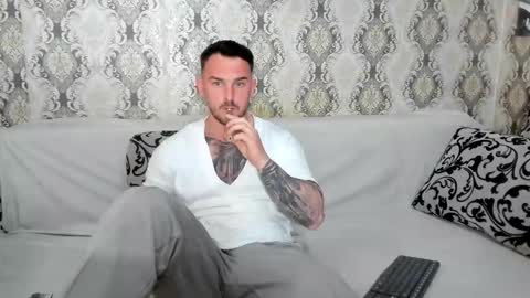 Snapshot of 2sexymuscles chatting on 04/15/26, 07:58 2sexymuscles online show from 04/15/26, 07:58
