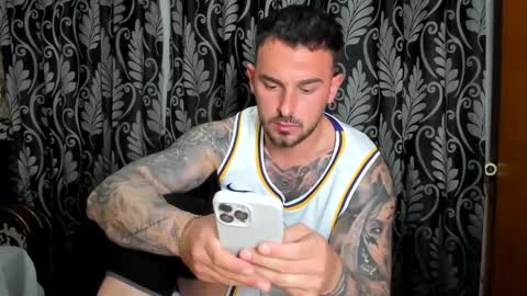 Snapshot of 2sexymuscles chatting on 04/28/26, 08:03 2sexymuscles online show from 04/28/26, 08:03