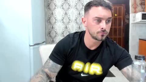 Snapshot of 2sexymuscles chatting on 05/11/26, 08:06 2sexymuscles online show from 05/11/26, 08:06