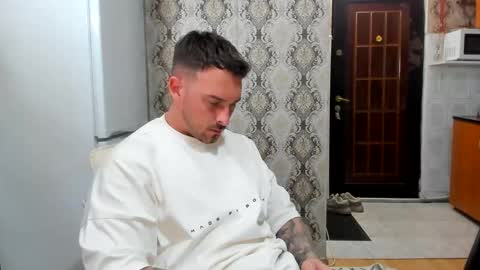Snapshot of 2sexymuscles chatting on 05/15/26, 09:11 2sexymuscles online show from 05/15/26, 09:11