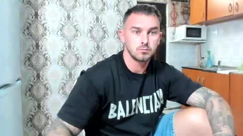 Snapshot of 2sexymuscles chatting on 07/21/26, 07:38 2sexymuscles online show from 07/21/26, 07:38