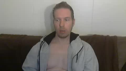 2small4you83 online show from 03/19/26, 10:03