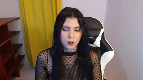 Snapshot of 3rika_gomez chatting on 10/29/25, 01:08 erika online show from 10/29/25, 01:08