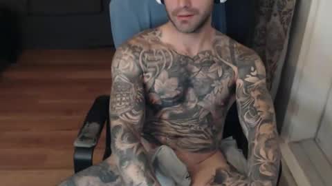 Snapshot of 420randomguy chatting on 10/17/25, 01:31 Anomander Rake online show from 10/17/25, 01:31