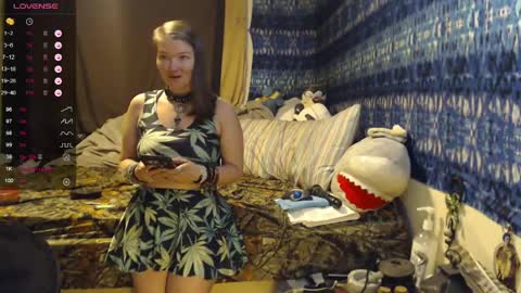 420stonerchick online show from 04/21/26, 12:22