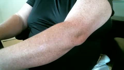 Snapshot of 4bgdaddyks chatting on 10/02/25, 01:51 4bgdaddyks online show from 10/02/25, 01:51