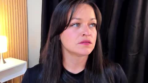 Snapshot of 4ngel_greey chatting on 09/17/25, 09:27 ... .     Angel     . ... online show from 09/17/25, 09:27