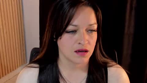 Snapshot of 4ngel_greey chatting on 10/02/25, 10:06 ... .     Angel     . ... online show from 10/02/25, 10:06