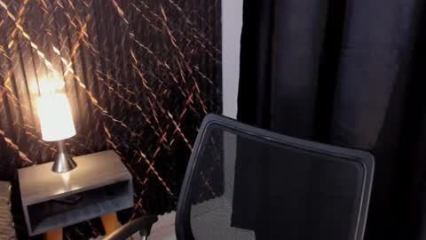 Snapshot of 4ngel_greey chatting on 10/06/25, 09:01 ... .     Angel     . ... online show from 10/06/25, 09:01