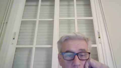 Snapshot of 52artur chatting on 12/24/24, 10:39 52artur online show from 12/24/24, 10:39