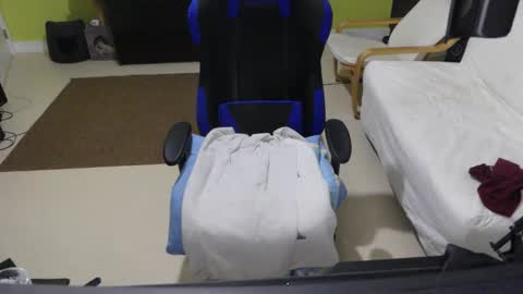 Larese Carlo online show from 10/28/25, 02:04