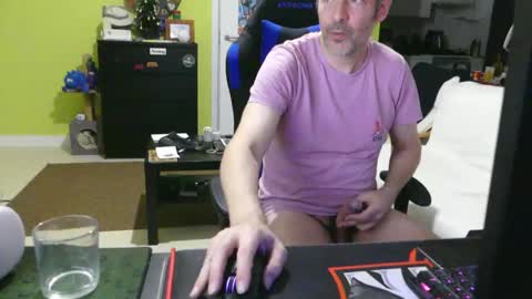 Larese Carlo online show from 11/30/25, 07:51