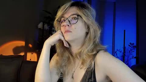 Snapshot of 5_in_one chatting on 12/10/24, 06:11 Sunshine online show from 12/10/24, 06:11