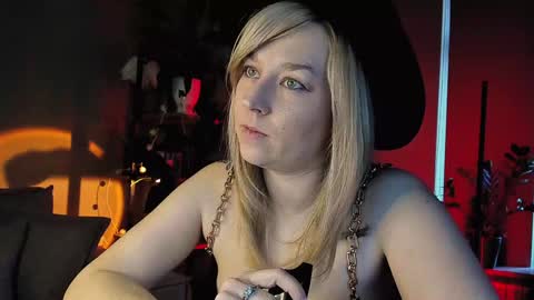 Snapshot of 5_in_one chatting on 12/17/24, 08:12 Sunshine online show from 12/17/24, 08:12