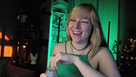 Snapshot of 5_in_one chatting on 01/09/25, 05:02 Sunshine online show from 01/09/25, 05:02