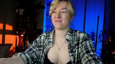 Snapshot of 5_in_one chatting on 01/13/25, 04:39 Sunshine online show from 01/13/25, 04:39