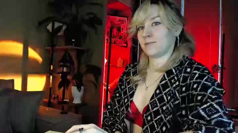 Snapshot of 5_in_one chatting on 02/14/25, 06:23 Sunshine online show from 02/14/25, 06:23