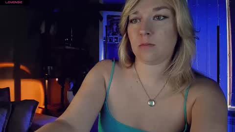 Snapshot of 5_in_one chatting on 09/27/25, 05:12 Sunshine online show from 09/27/25, 05:12