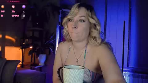 Snapshot of 5_in_one chatting on 10/10/25, 04:11 Sunshine online show from 10/10/25, 04:11