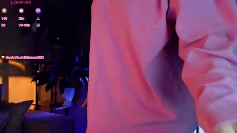 Snapshot of 5_in_one chatting on 10/22/25, 03:51 Sunshine online show from 10/22/25, 03:51