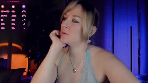 Snapshot of 5_in_one chatting on 10/24/25, 04:20 Sunshine online show from 10/24/25, 04:20